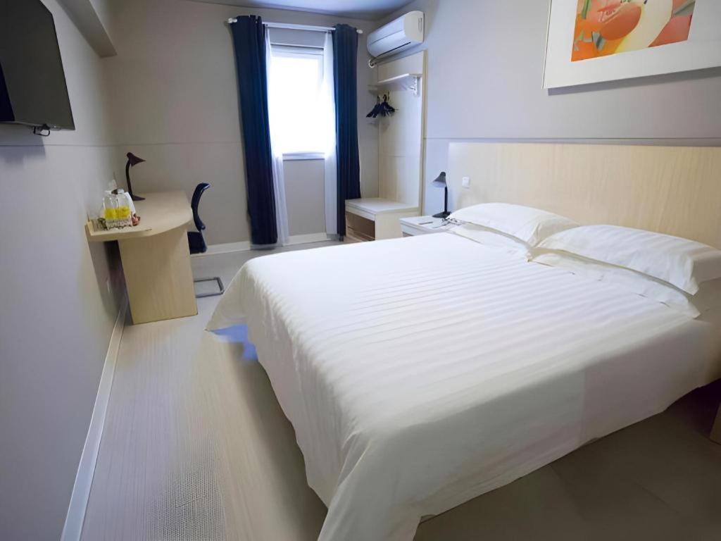 Jinjiang Lujiazui Hotel 2*