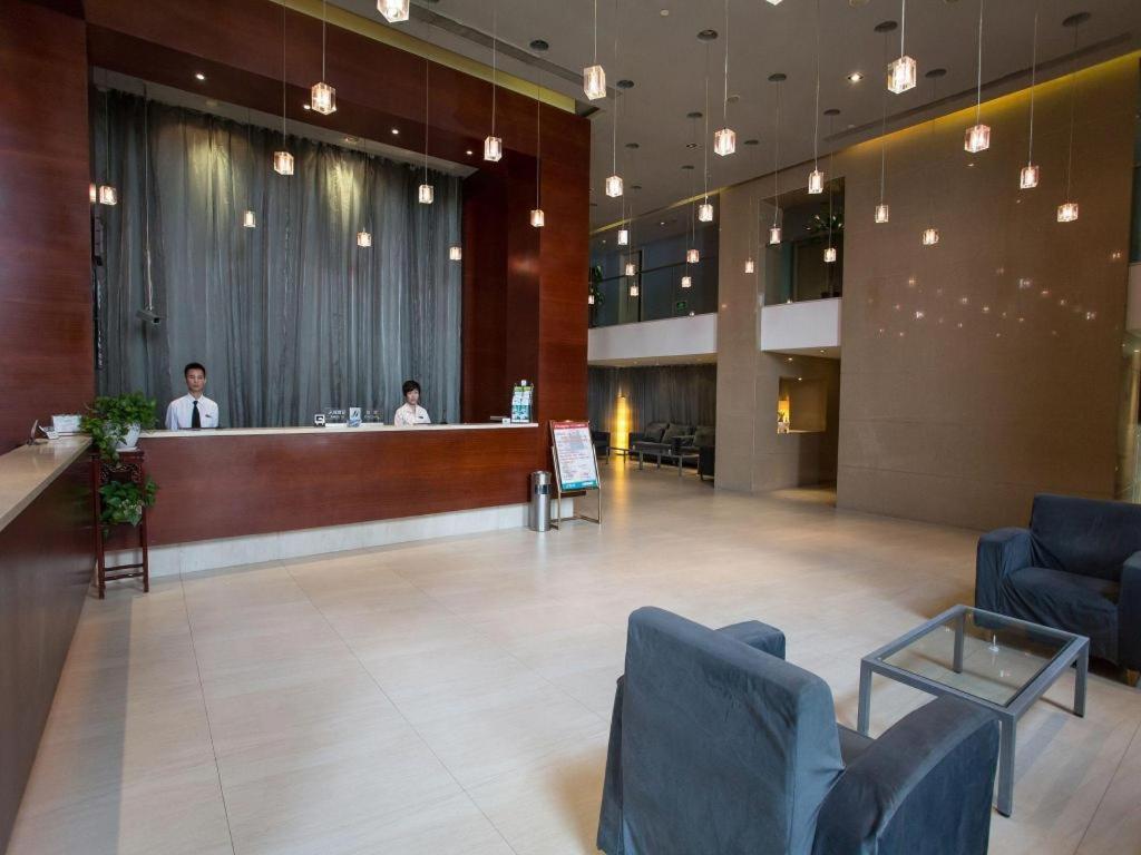 Hotel Jinjiang Lujiazui 2*