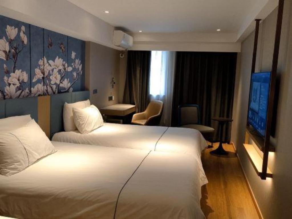 Jinjiang Lujiazui Hotel 2*
