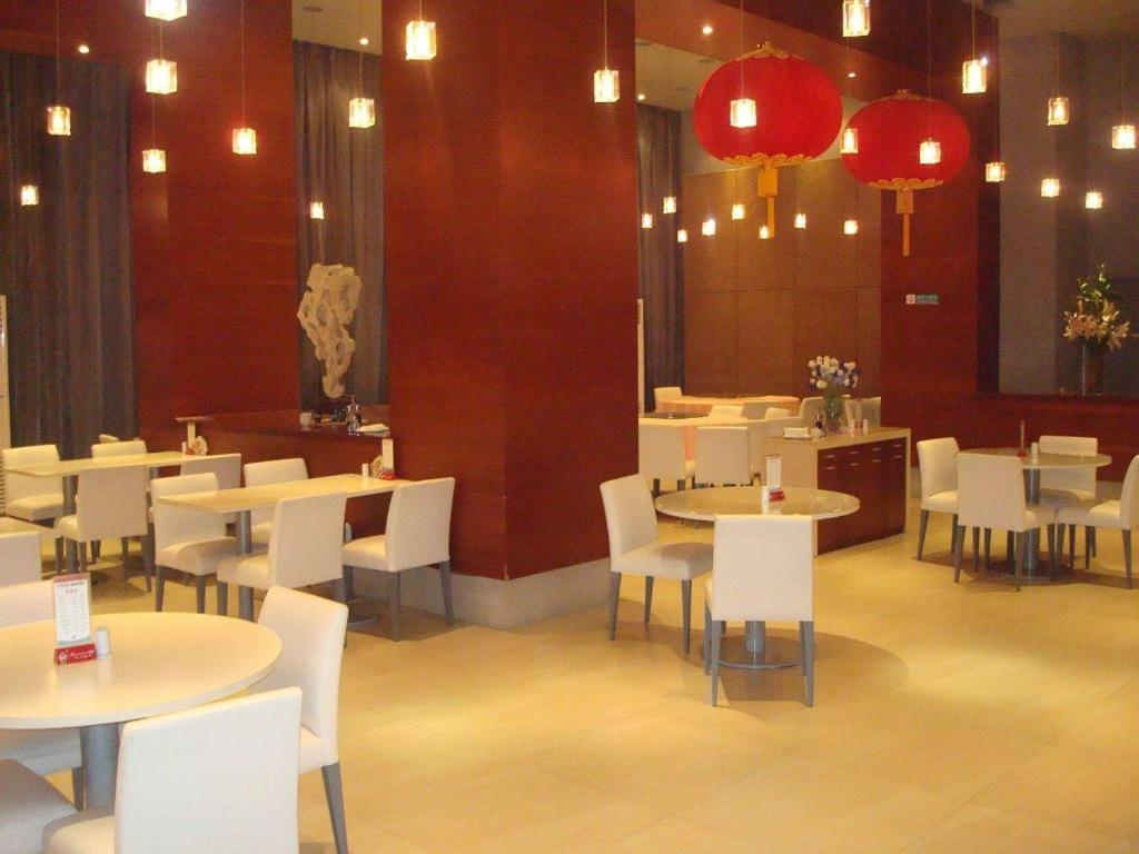 Jinjiang Lujiazui Hotel 2*