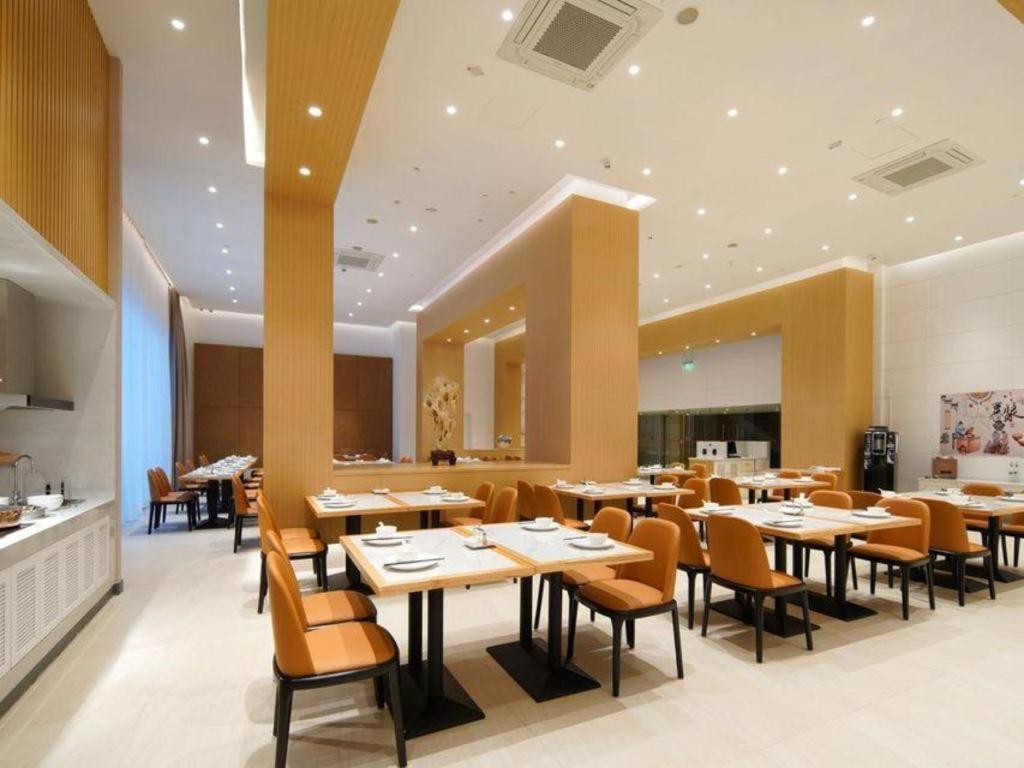 Hotel Jinjiang Lujiazui 2*