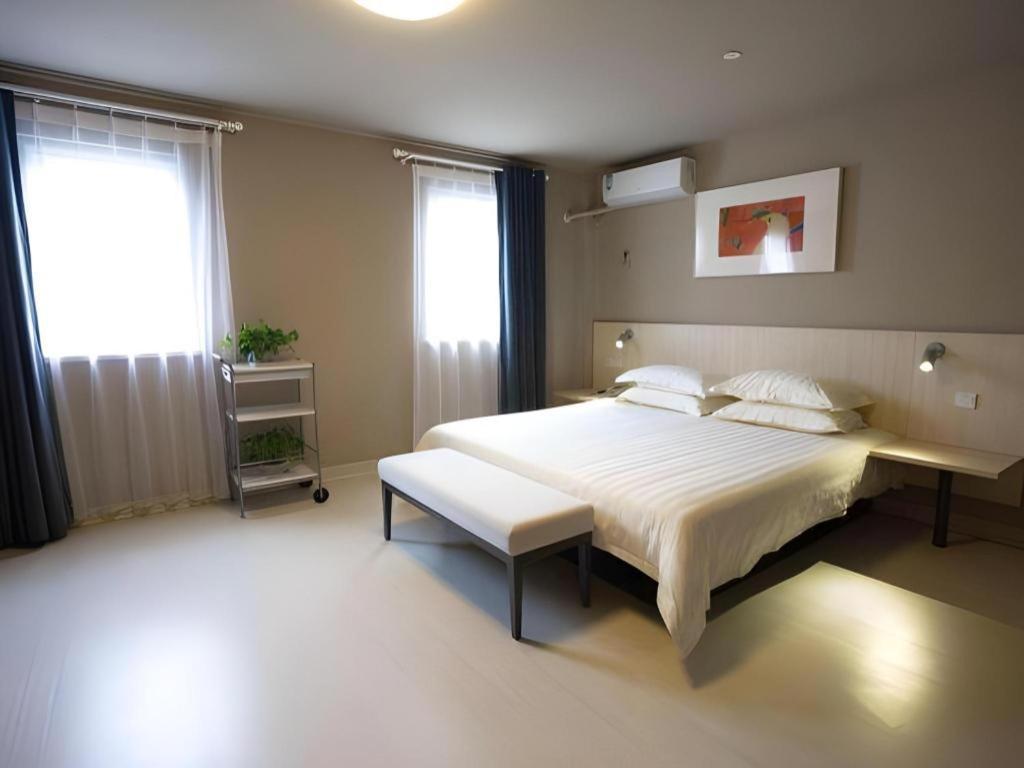 Hotel Jinjiang Lujiazui 2*